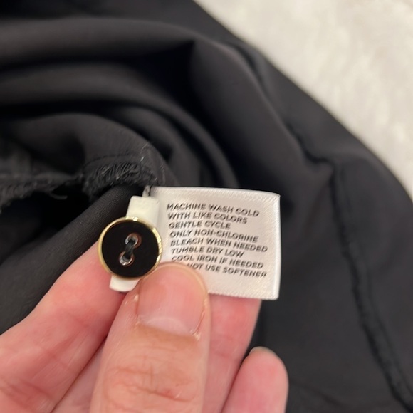 Lady Hagen Black size 6 skort, has pockets perfect for a round of golf - Picture 14 of 16